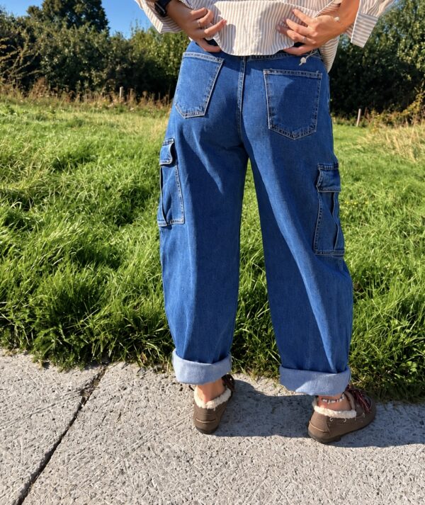 CARGO WIDE LEG JEANS-MID BLUE
