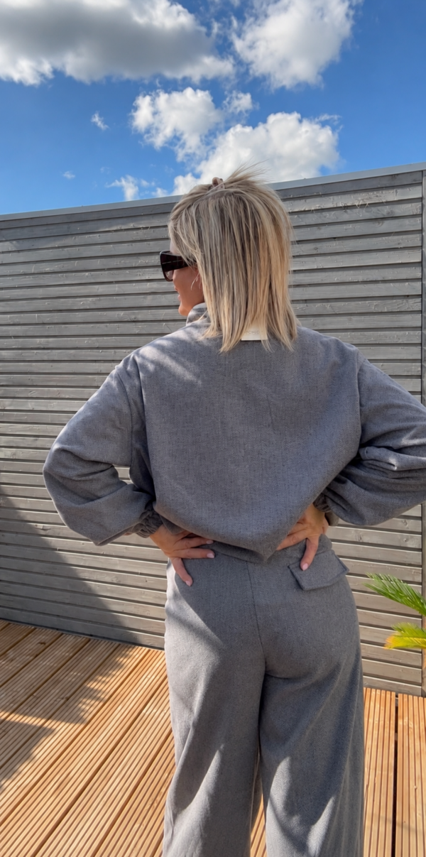 THE URBAN GREY SET