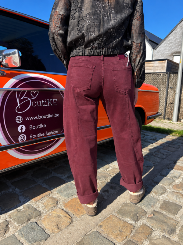 BURGUNDY BAGGY JEANS