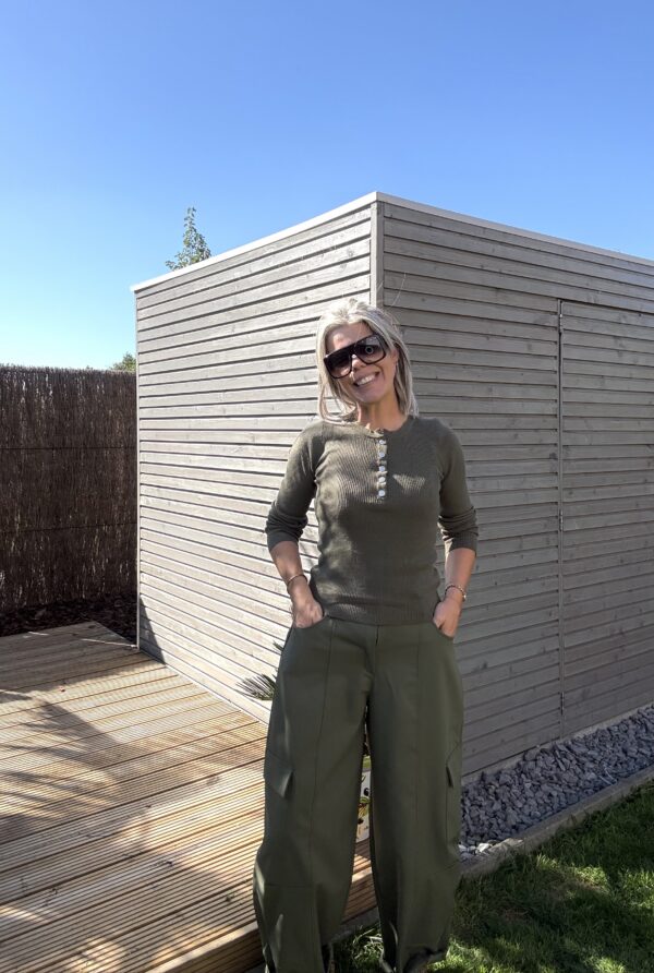 RIBBED BUTTON TOP OLIVE